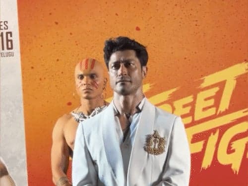 ‘स्ट्रीट फाइटर’ इवेंट में विद्युत जामवाल का हैरतअंगेज कारनामा, 15 मिनट रोकी सांस