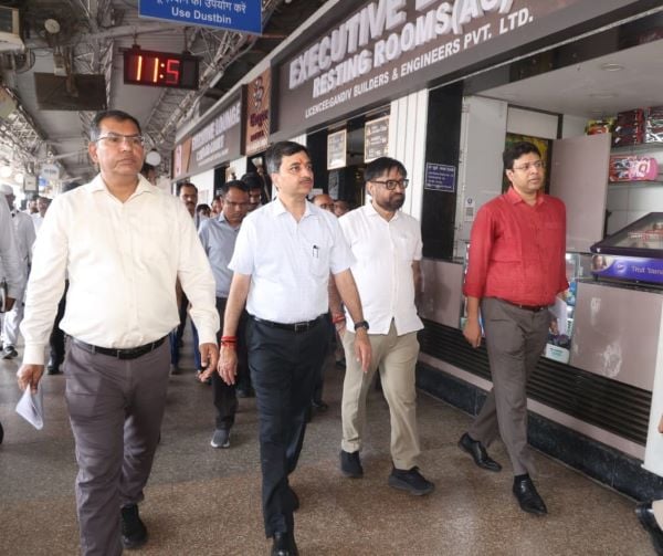 महाप्रबंधक ने पटना जंक्शन का किया निरीक्षण
